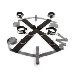 Fifty Shades Of Grey Ensemble Ecarteur En Croix Dessus De Lit Keep Still